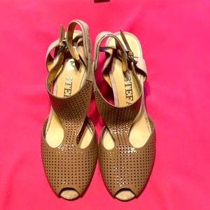 Luca Stefani 2 inch Suede sandals never worn